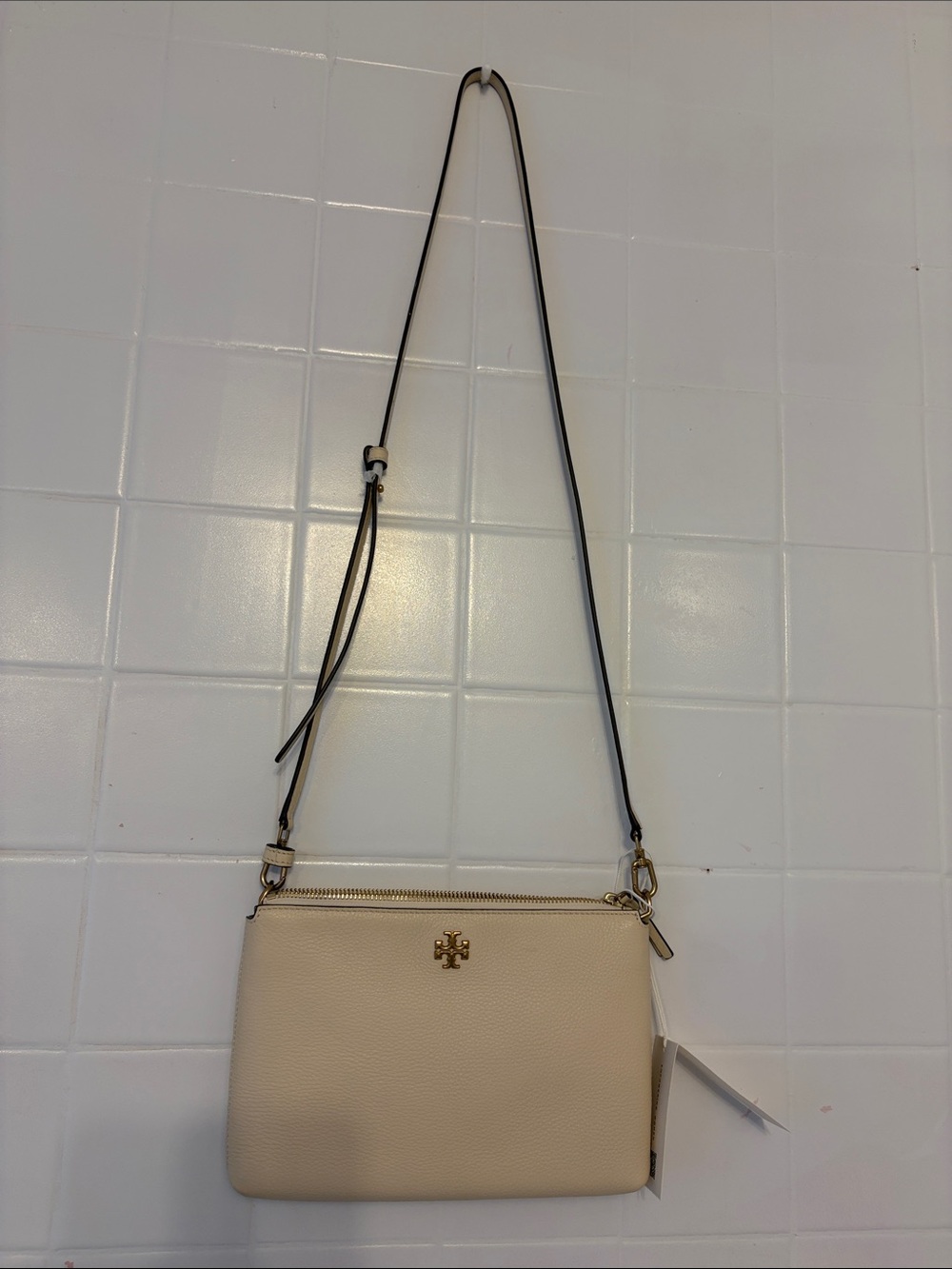 Tory Burch Beige Pebbled Leather Crossbody with Gold Logo - Picture 1 of 7
